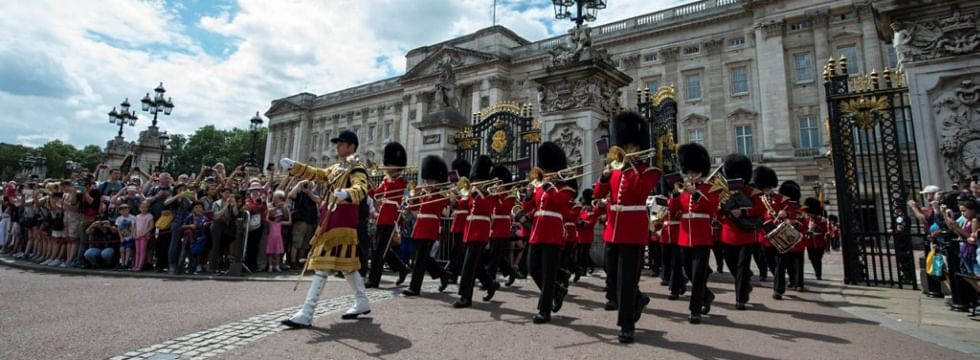 Changing the Guard and Magical Buckingham Palace Tour - 2 hour tour