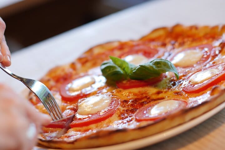 Hands-On Pizza Cooking Class in Naples 4