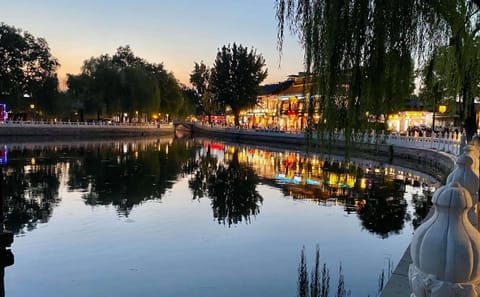 Beihai Boat Ride with Imperial Cuisine Experience and Visit Old Part Beijing