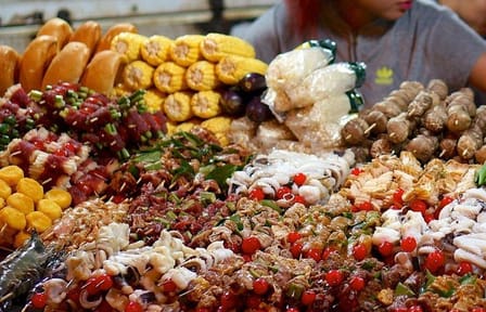 Hanoi Walking Tour: Street Food and Drink Tasting Experience