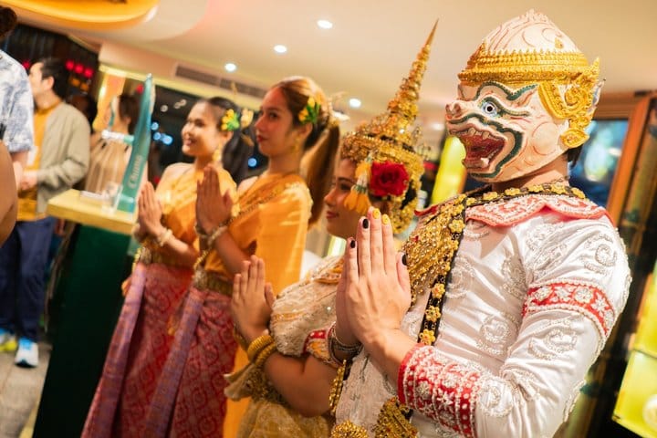 Chaophraya Cruise - Amazing Dinner Cruise 8