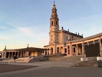 Arrábida & Sesimbra Day Trip from Lisbon – Wine Tasting, Nature and Beaches