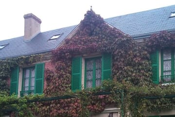 Giverny and Versailles Day Trip with Guided Tours