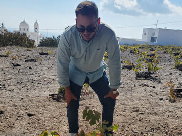 Private Highlights Tour of Fira, Santorini in a Luxury Vehicle