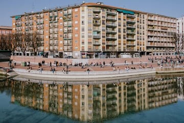 Professional Photoshoot Tour in Milan's I Navigli Canals