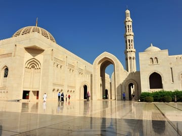 Private Day Trip to Sultan Qaboos Mosque and Wahiba Sands