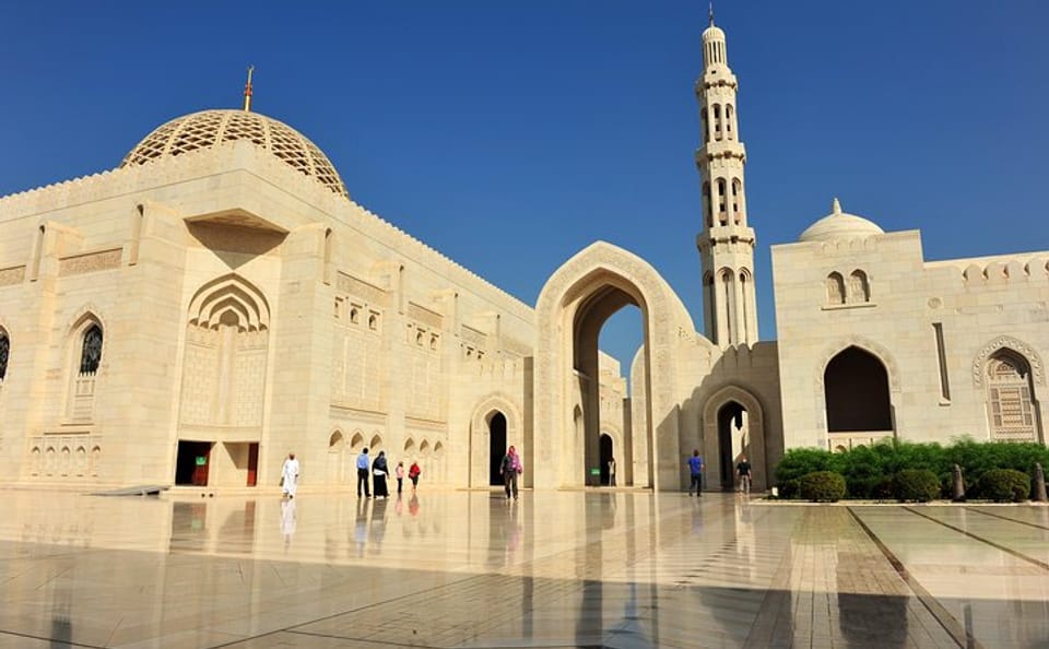 Private Day Trip to Sultan Qaboos Mosque and Wahiba Sands