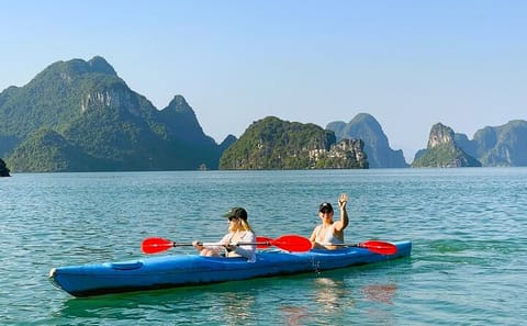 Private Canoe Discover the Best of Halong- Lan Ha Bay from harbor