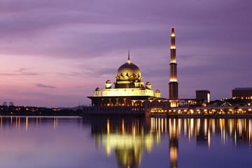 Private Putrajaya Sunset Cruise and Kuala Lumpur Night Trip