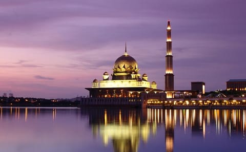 Private Sunset Cruise in Putrajaya and Kuala Lumpur Night Tour