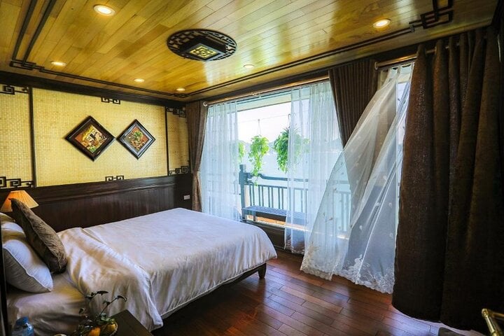 Cozy Boutique Cruise Visit Lan Ha Bay & Cat Ba Island from HANOI