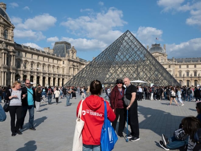 Semi-Private Paris Day Tour with Eiffel Tower, Louvre & Seine Cruise