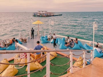 Pattaya : Tappia Floating Cafe Admission Ticket