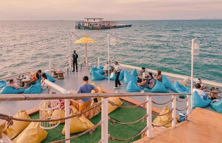 Pattaya : Tappia Floating Cafe Admission Ticket