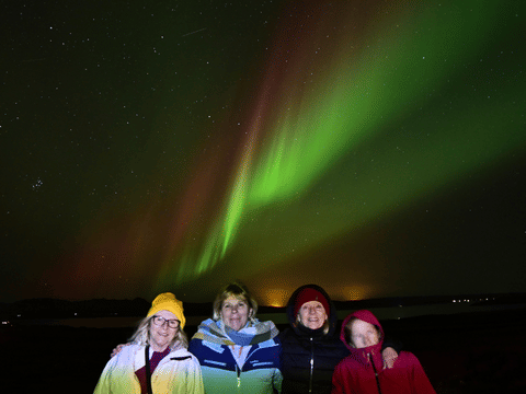Reykjavík: Northern Lights Small-Group Tour by Sprinter with Photos & Cocoa, photo 3