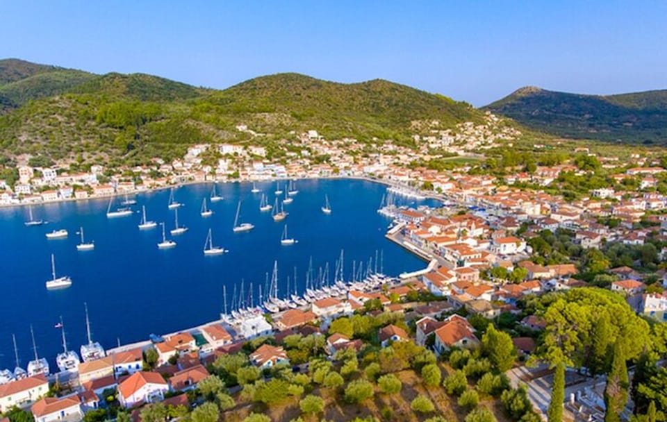 Ithaca Island Bus and Cruise Tour with Swim Stops in Vathy