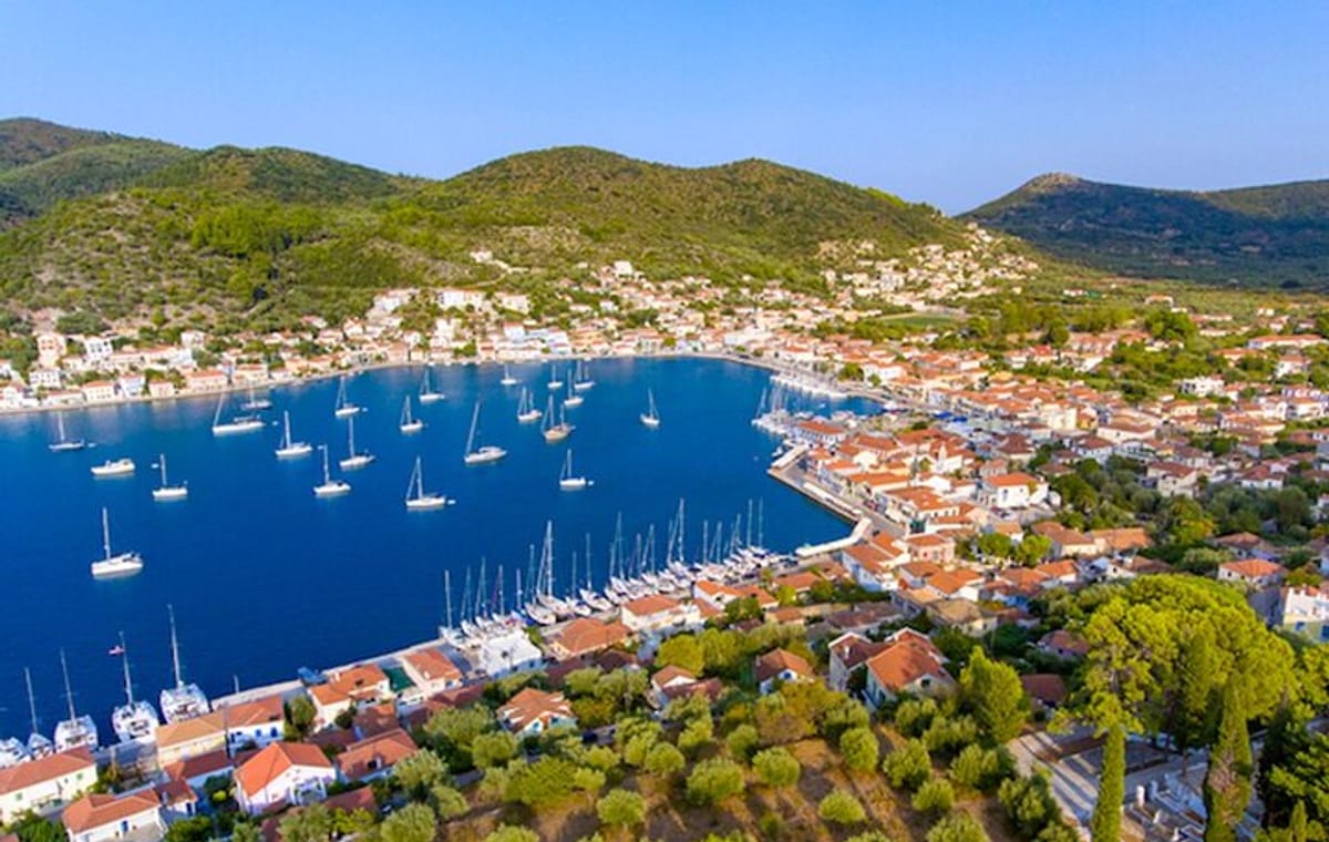 Ithaca Island Bus & Cruise Tour with Swim stops