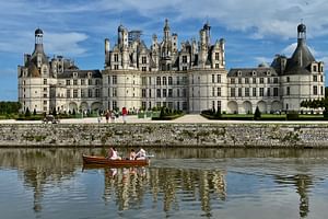 Private Chenonceau, Chambord Minivan Trip from Paris Wine tasting.