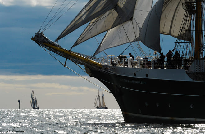 Follow the Parade of Sails on Sunday 7.7. 2024@ 11:30