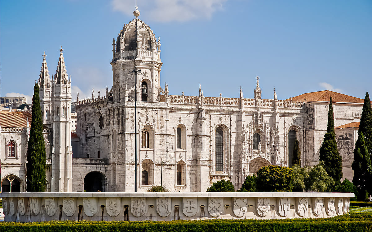 Lisbon Afternoon: Private Tour with Monuments and Fado Dinner