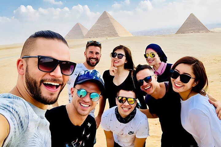 Private Cairo Tour: Giza Pyramids, Sphinx & National Museum Highlights