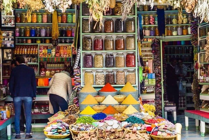 Discover Old Delhi: 4-Hour Evening Walking Tour includes Guide & Dinner