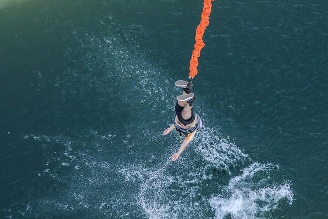 Bungee Jumping Adrenaline Experience on Cabra Corral Dam 4