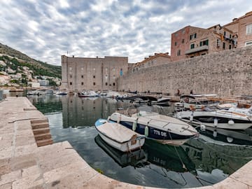 Dubrovnik Walking Tour and Scenic Boat Ride Experience