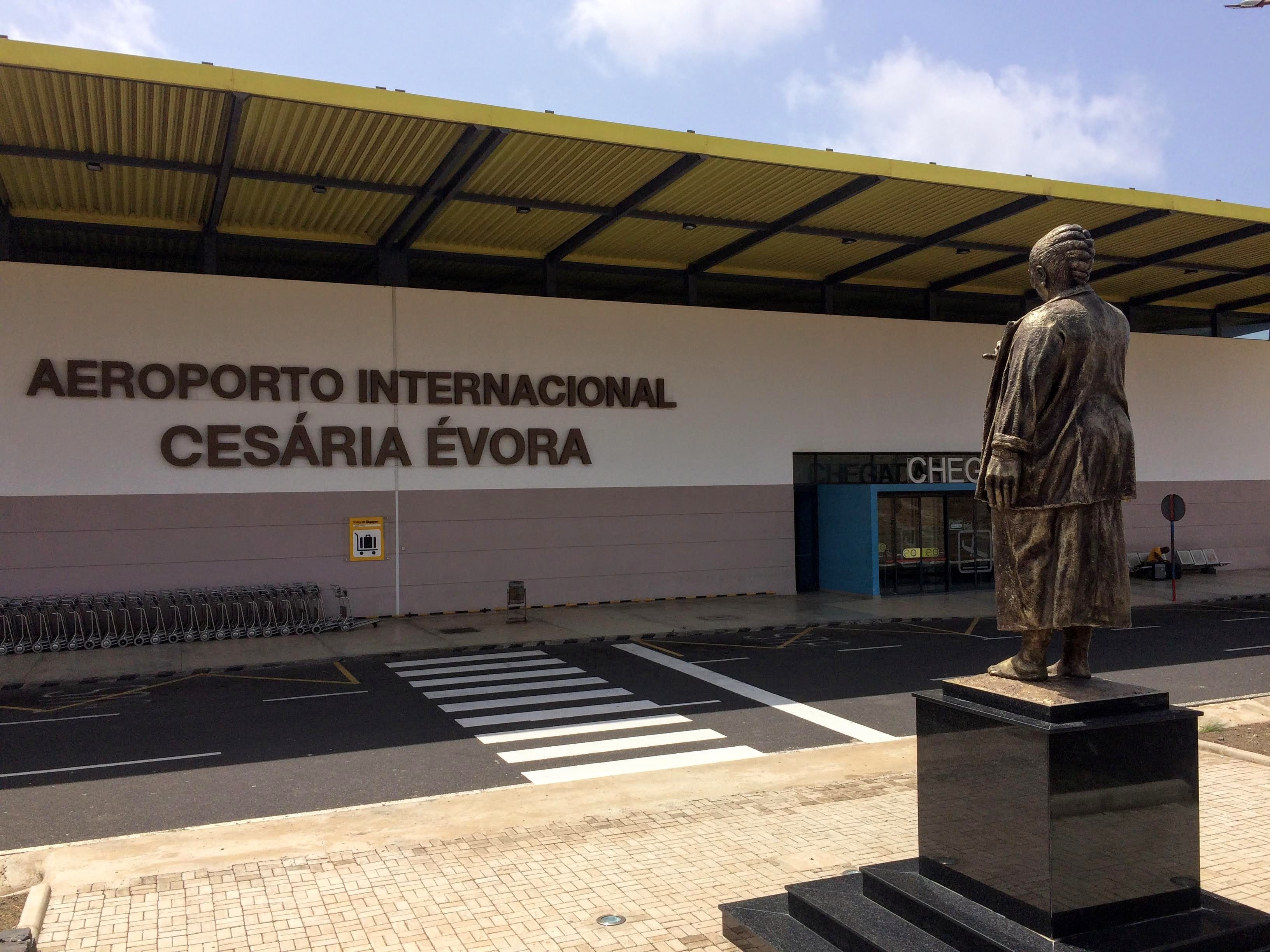 Roundtrip, Airport transfer Cesária Évora International Airport (VXE) São Vicente
