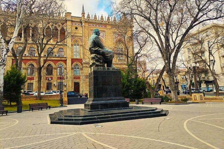Baku city tour-Palace of the Shirvanshahs-Baku Ferris Wheel-Fountain Square-Highland Park-miniature book museum-VLA