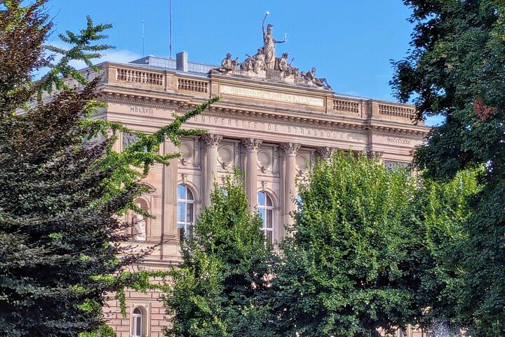 Palais universitaire, symbole de l'ère impériale de la fin du XIXe siècle et lieu de la 1ère session du Conseil de l'Europe en 1949.