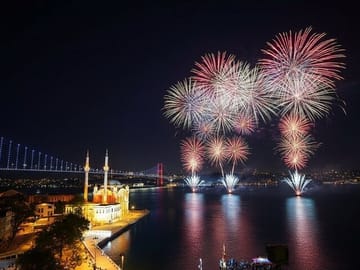 Istanbul Bosphorus New Year Dinner Cruise Party 2027