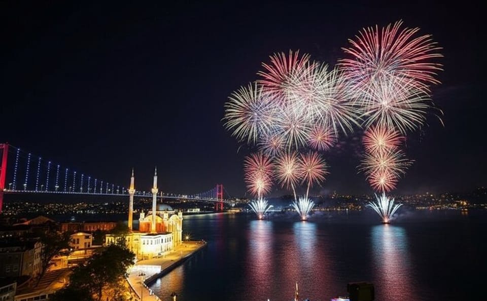Istanbul Bosphorus New Year Dinner Cruise Party 2027