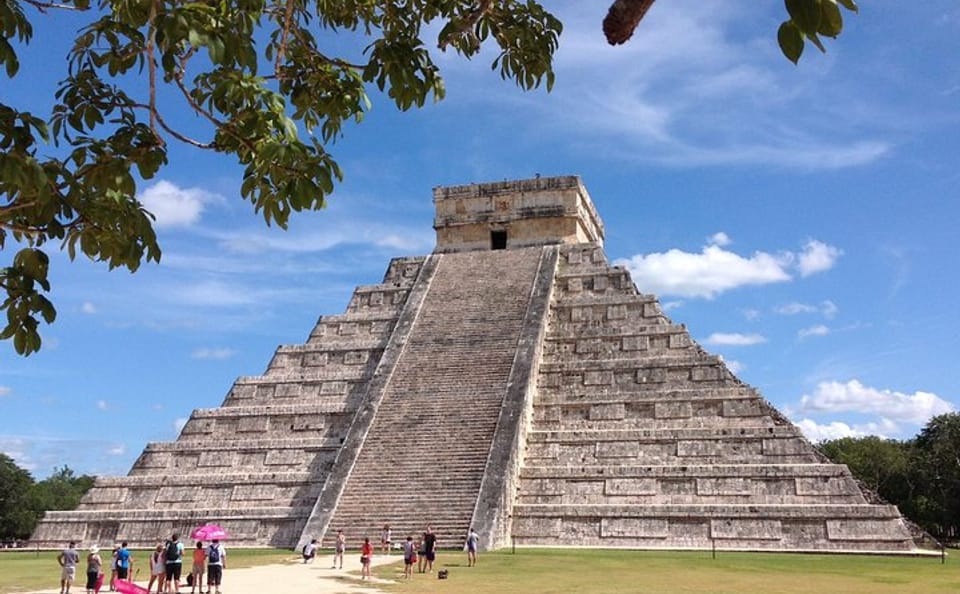 Chichen Itza, Exclusive Cenote and Valladolid Tour with Lunch