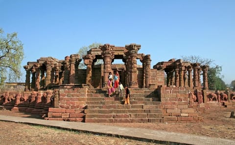 Omkareshwar Temple and Asirgarh Fort Day Tour from Indore