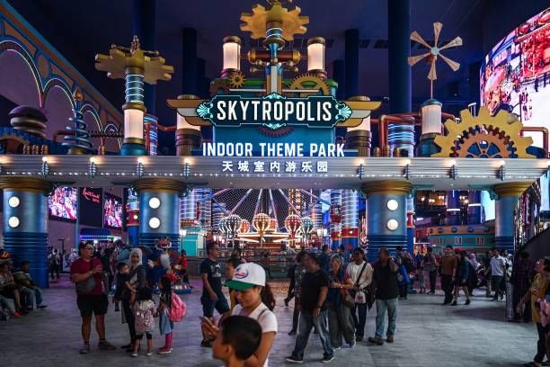 مدينة المغامرات بانتظارك! استمتع بأروع الألعاب والتجارب الترفيهية في منتزه سكاي وورلدز بجينتنج.