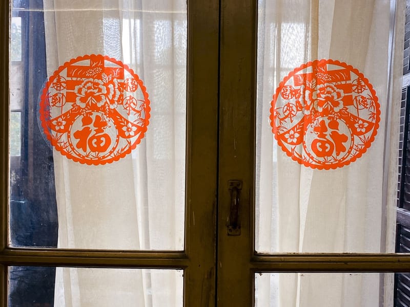 Pingyao Paper Cutting and Lacquerware Workshop with English Guide