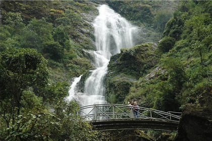 2 DAYS Sapa Trekking Tour From Hanoi By Bus – Overnight at Deluxe 4 Star Hotel