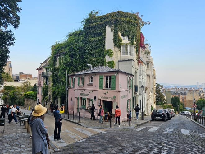 Semi Private Paris Day Tour with Eiffel Tower, Louvre, and Seine Cruise