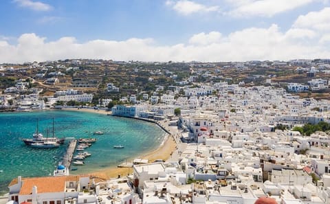 Private Day Trip to Mykonos from Athens with Guided Tour