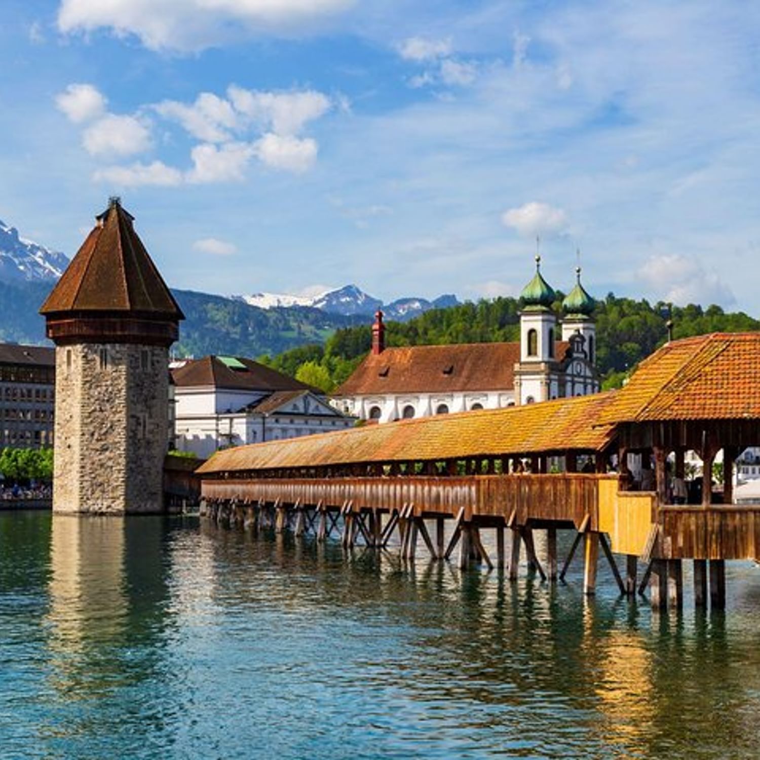 Lucerne hammer. Люцерн город в швейцарии. Швейцария озеро люцерн город. Капельбрюкке швейцария. Люцерн швейцария достопримечательности.