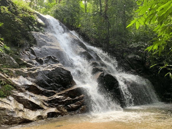 Kanching Waterfalls & Batu Caves Tour