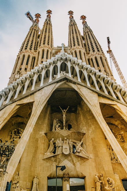 sagrada familia facade _Photo by Max Photography