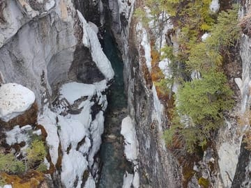 Lake Louise and Marble Canyon Icewalk Tour from Banff