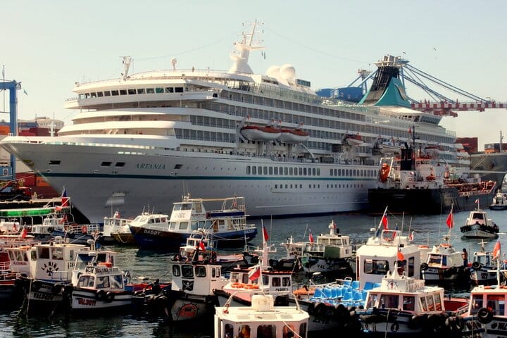 Cruise Pick up + Tour Valparaiso Viña del Mar Drop off at Hotel in Santiago