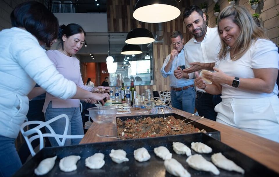 BA: Small Group Empanadas Cooking Class & Wine Tasting in Palermo