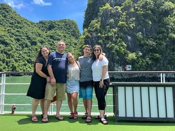 LIGHT CRUISE - Halong Luxury Day Cruise - SMALL GROUP - BEST CARE