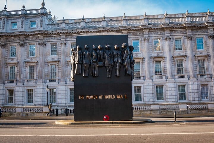 London in WW2 Walking Tour with Churchill War Rooms Visit