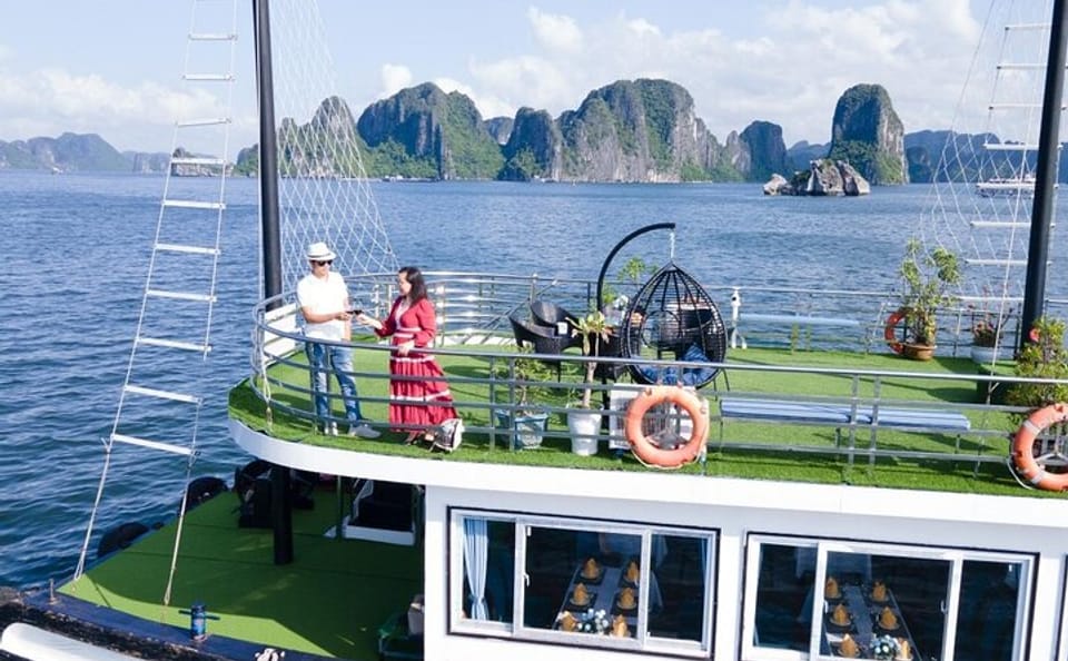Halong Bay Day Cruise from Hanoi with Kayaking and Cave Visit