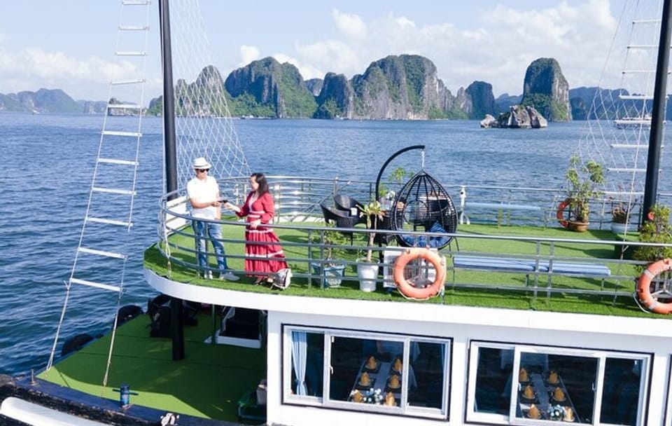 Halong Bay Day Cruise from Hanoi with Kayaking and Cave Visit